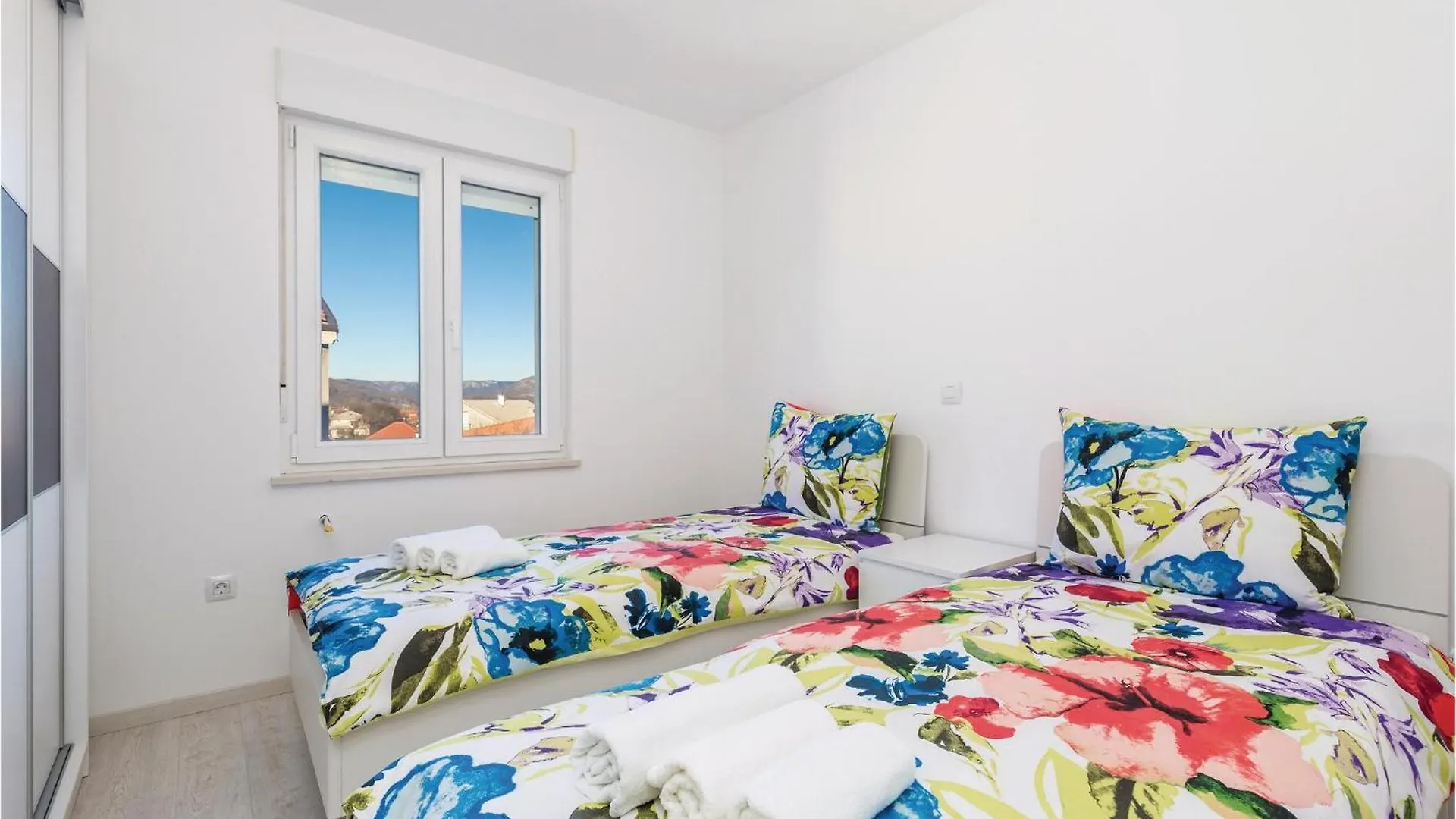 Awesome Apartment In Cavle With Wifi